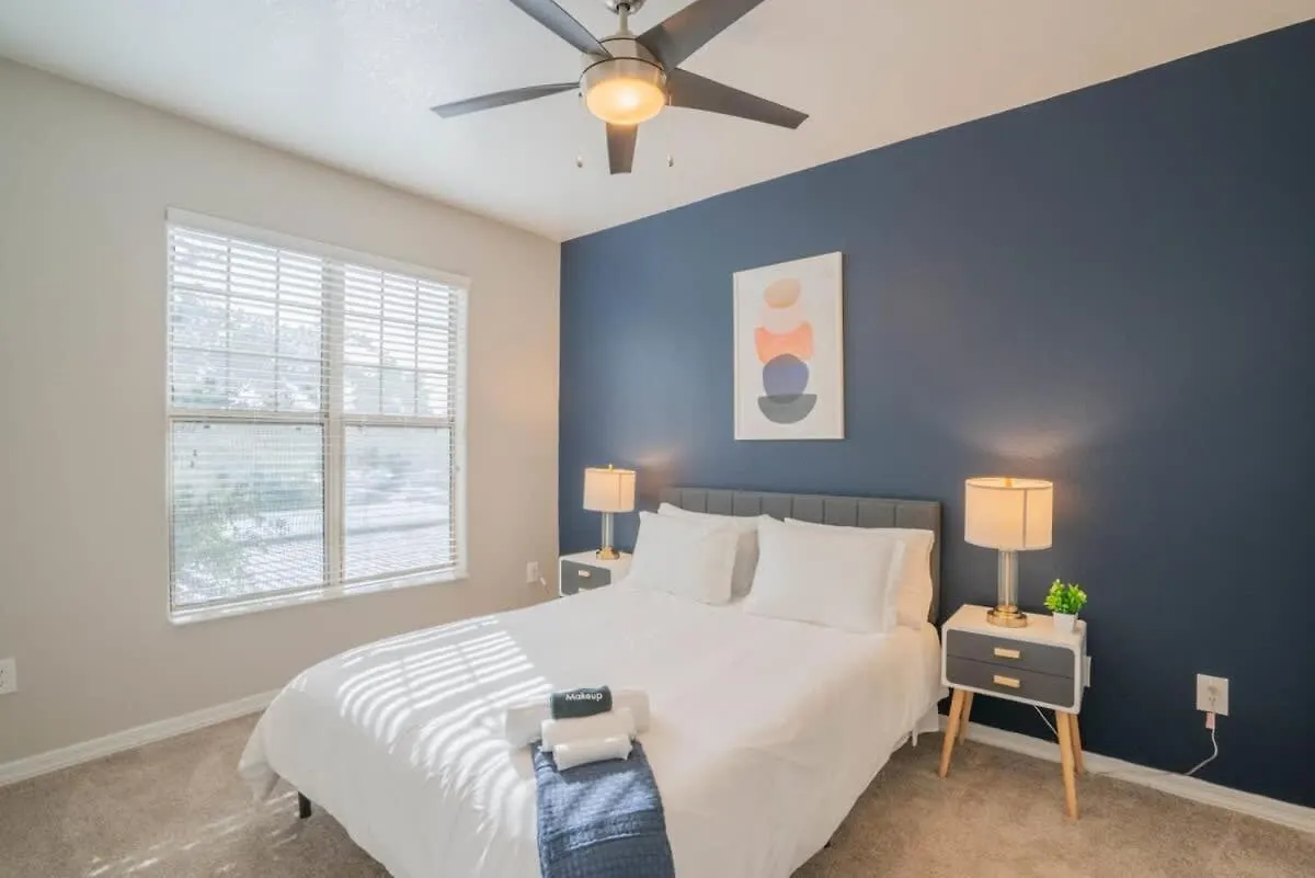 Appartamento Posh 2Bd - Midtown - Gym, Pool, W-D, Parking - Sleeps 8 Phoenix 0*,  Stati Uniti
