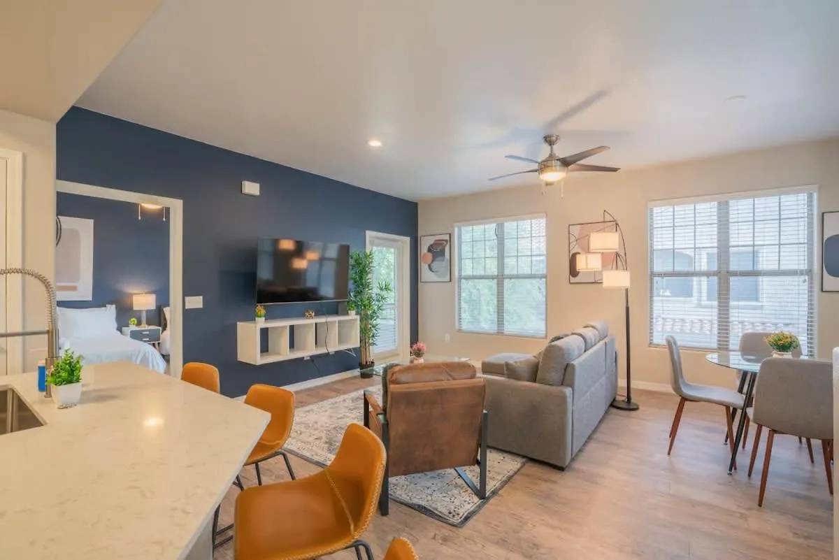 Appartamento Posh 2Bd - Midtown - Gym, Pool, W-D, Parking - Sleeps 8 Phoenix Stati Uniti